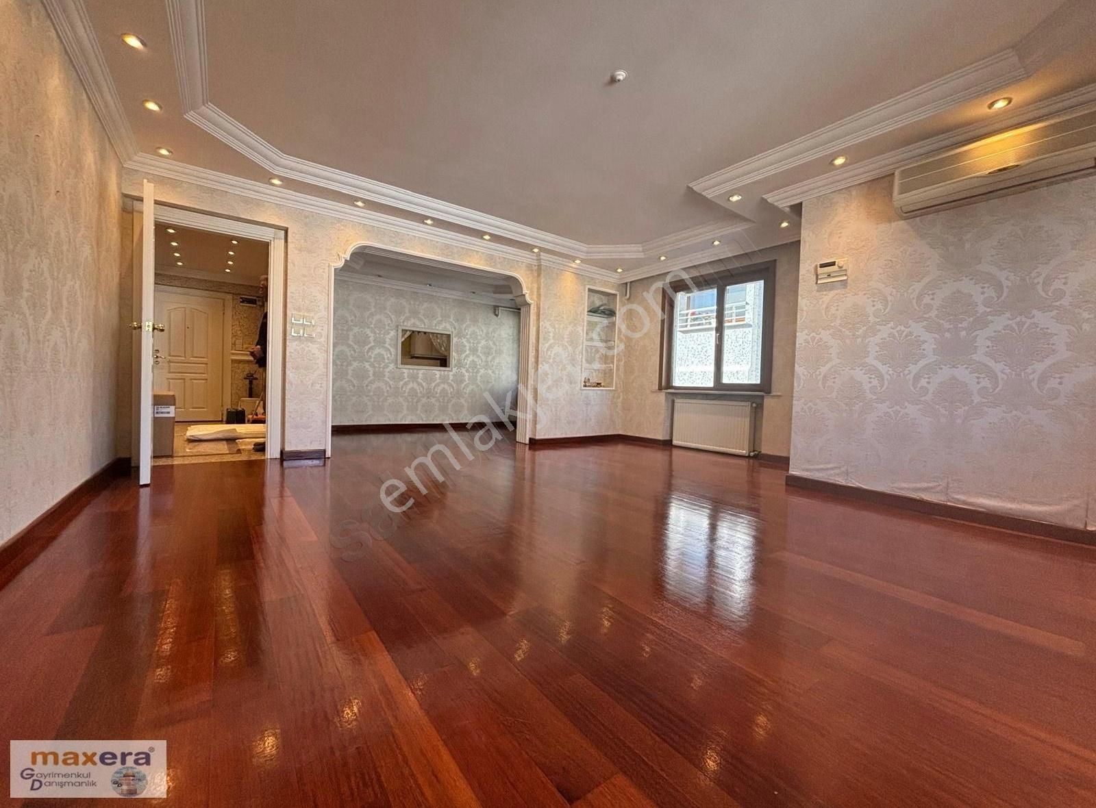 Bakırköy Kartaltepe'de 5,5+1 Oda 220 M2 Açık Otoparklı Asansörlü