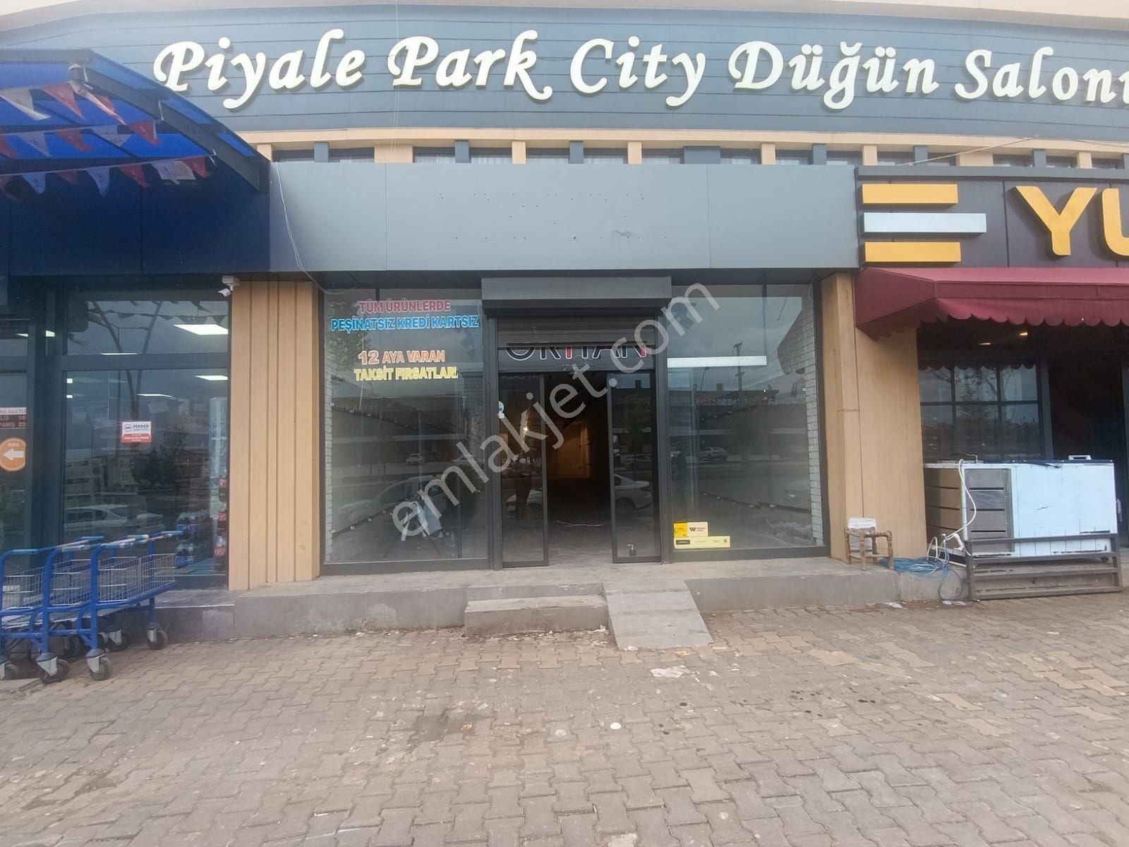 Piyale Düğün Salonu Altı Satılık 160m2 Dükkan