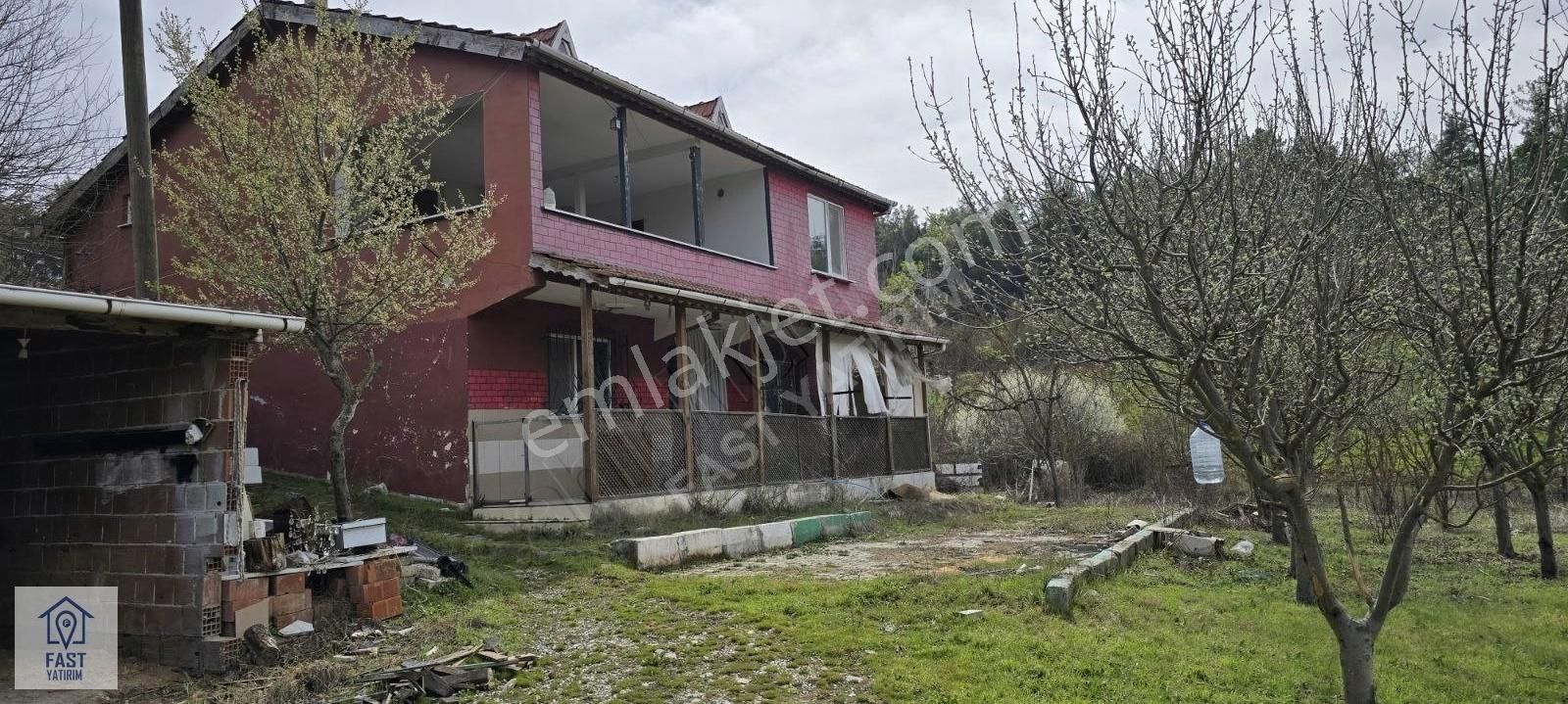 Fast'ten Orhaneli Fevzipaşa'da Satılık 2 Daireli Bahçeli Ev