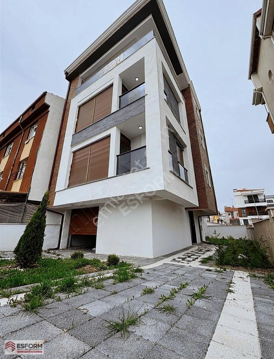 Ertuğrulgazi Mh.asansörlü Triplex Ultra Lüks Villa Bu-0
