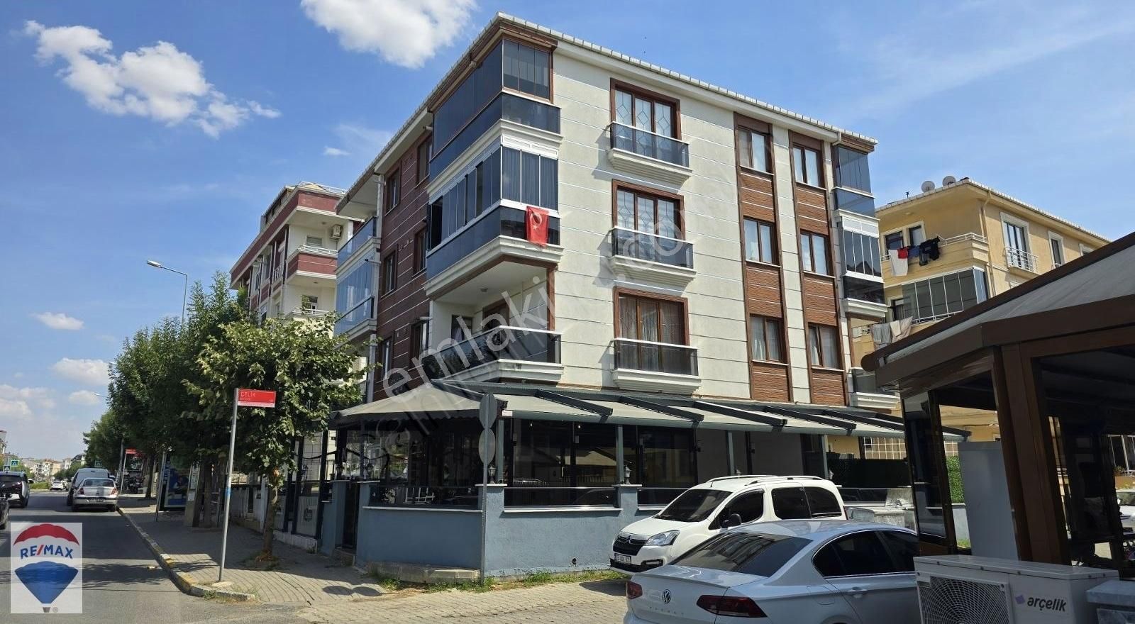 8 Kasım Mahallesi Nazif Balkan Caddesinde Eşya Satılık 2+1 Daire
