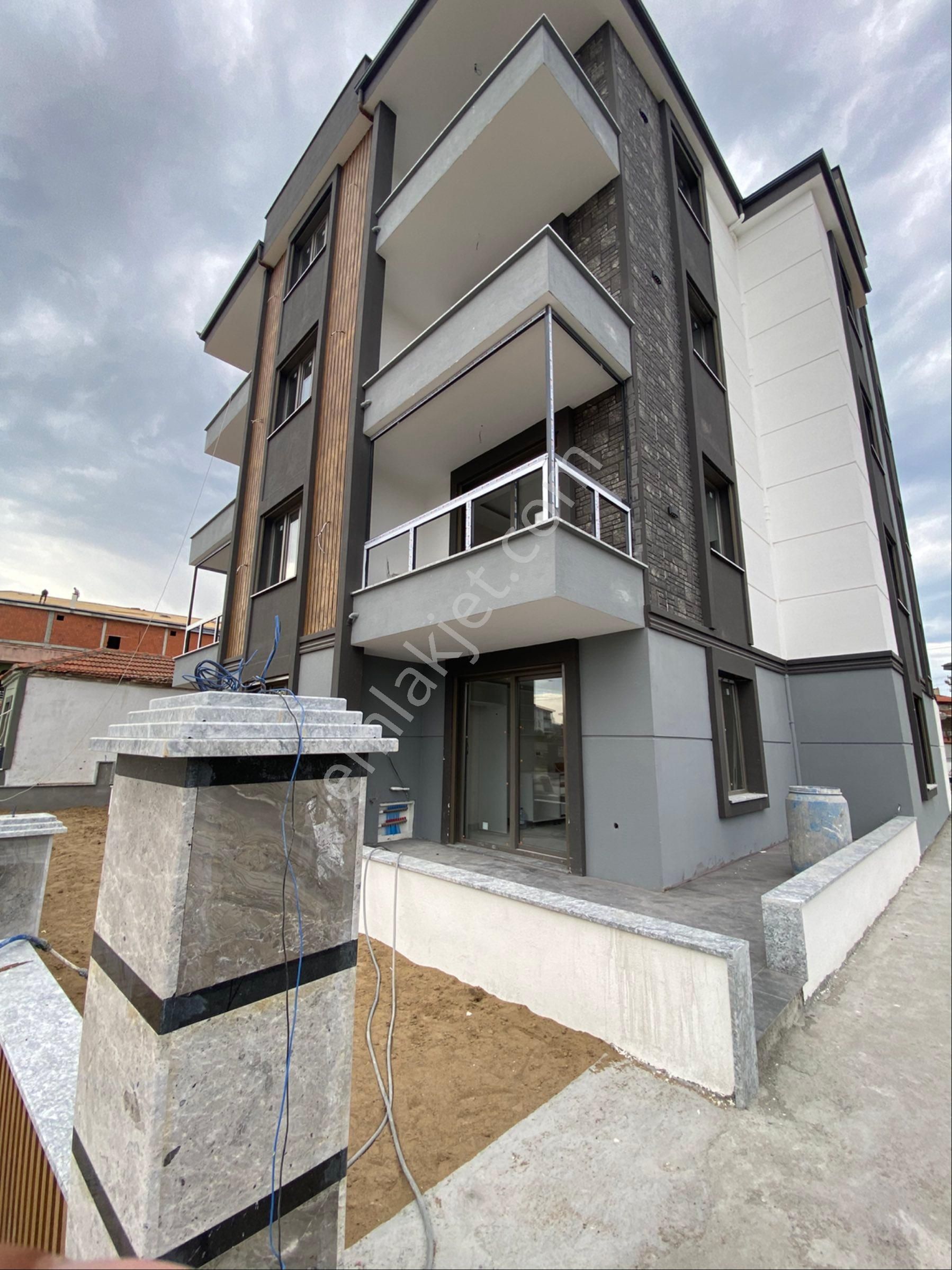 Ayvalık Altınovada 1+1 Modern&lüks Yapı Fırsat Daire Asansörlü Arakat&balkonlu