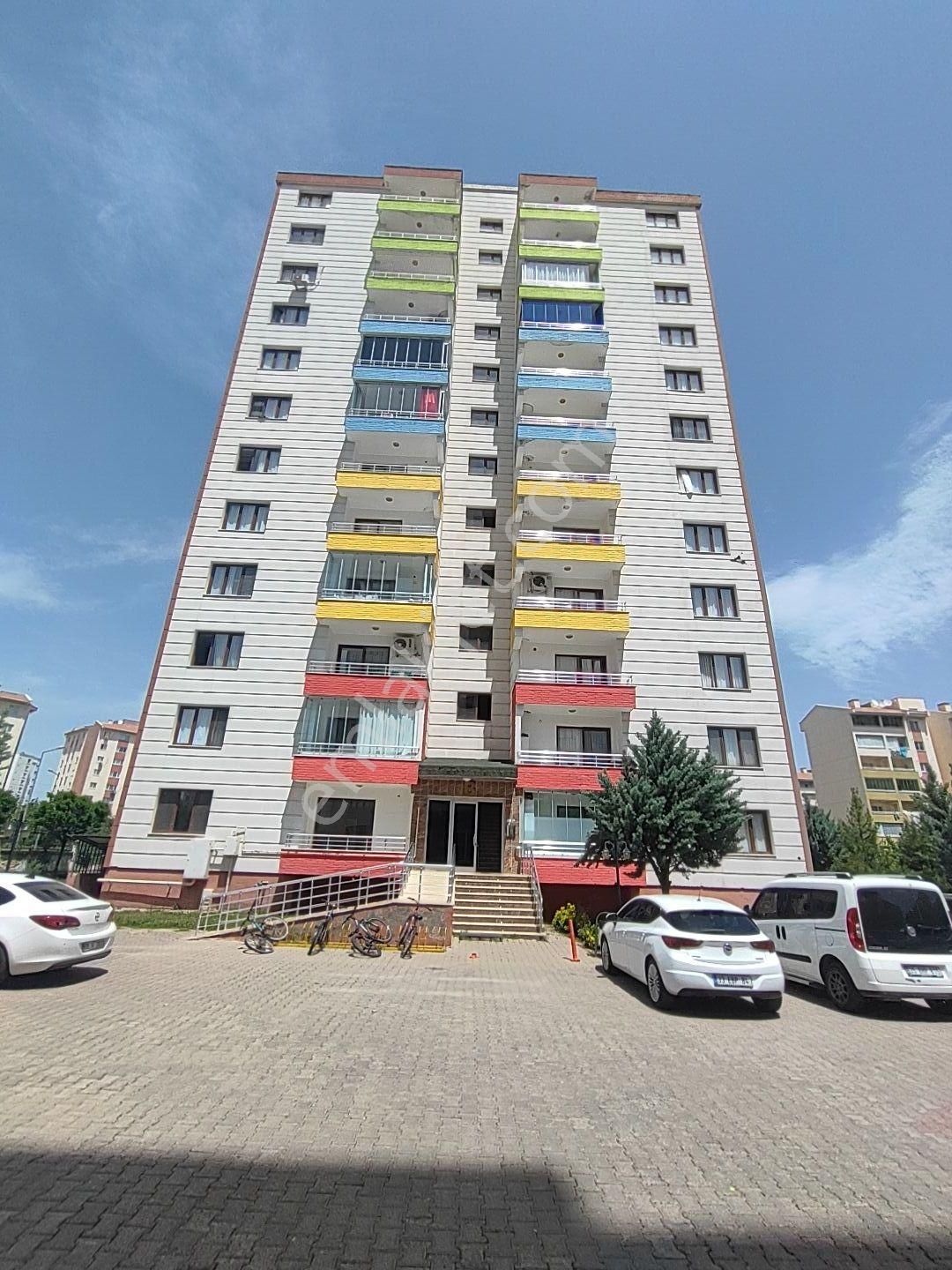 Araştırma Hastanesi Arkasında Satılık 2+1 Daire Yüksek Giriş Kat