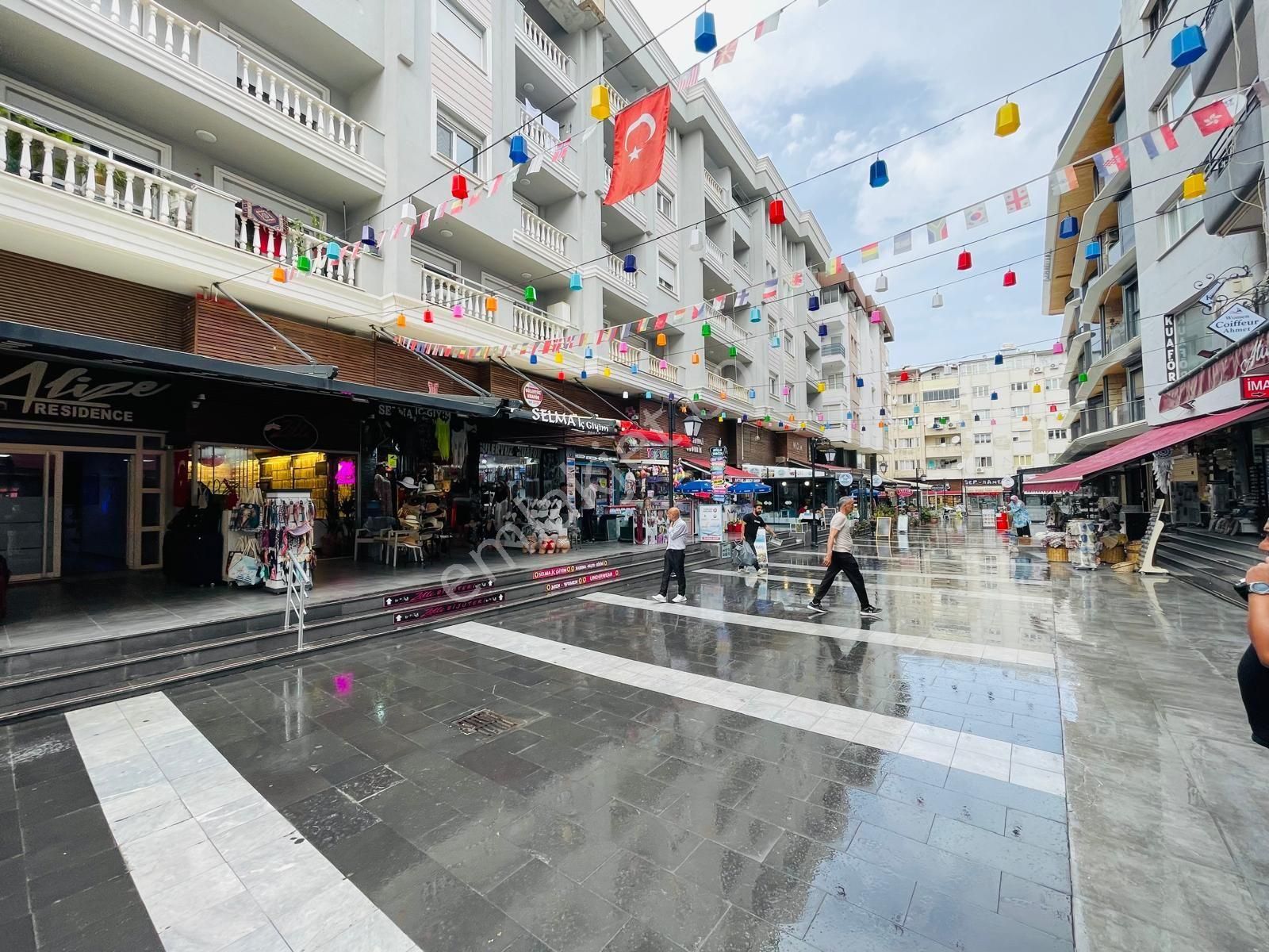 Kuşadası Çarşıda 2+1 Daire