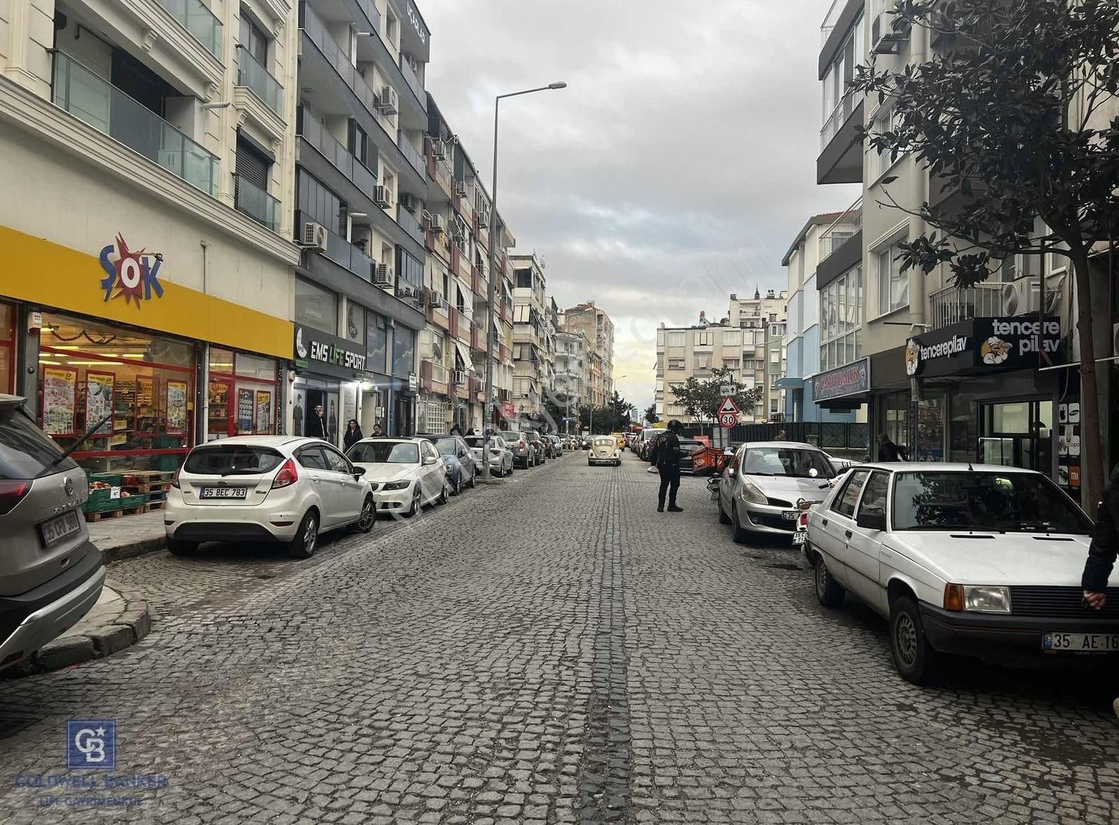 Karşıyaka Alaybey Cadde Üzeri Satılık Dükkan