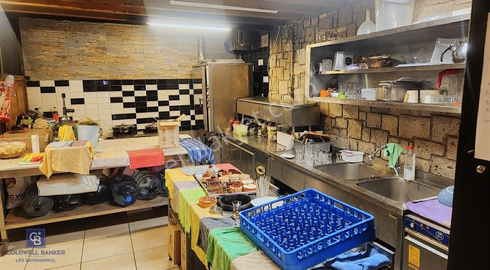 Alaçatı'da Merkezi Konumda Satılık İşyeri - Görsel 3