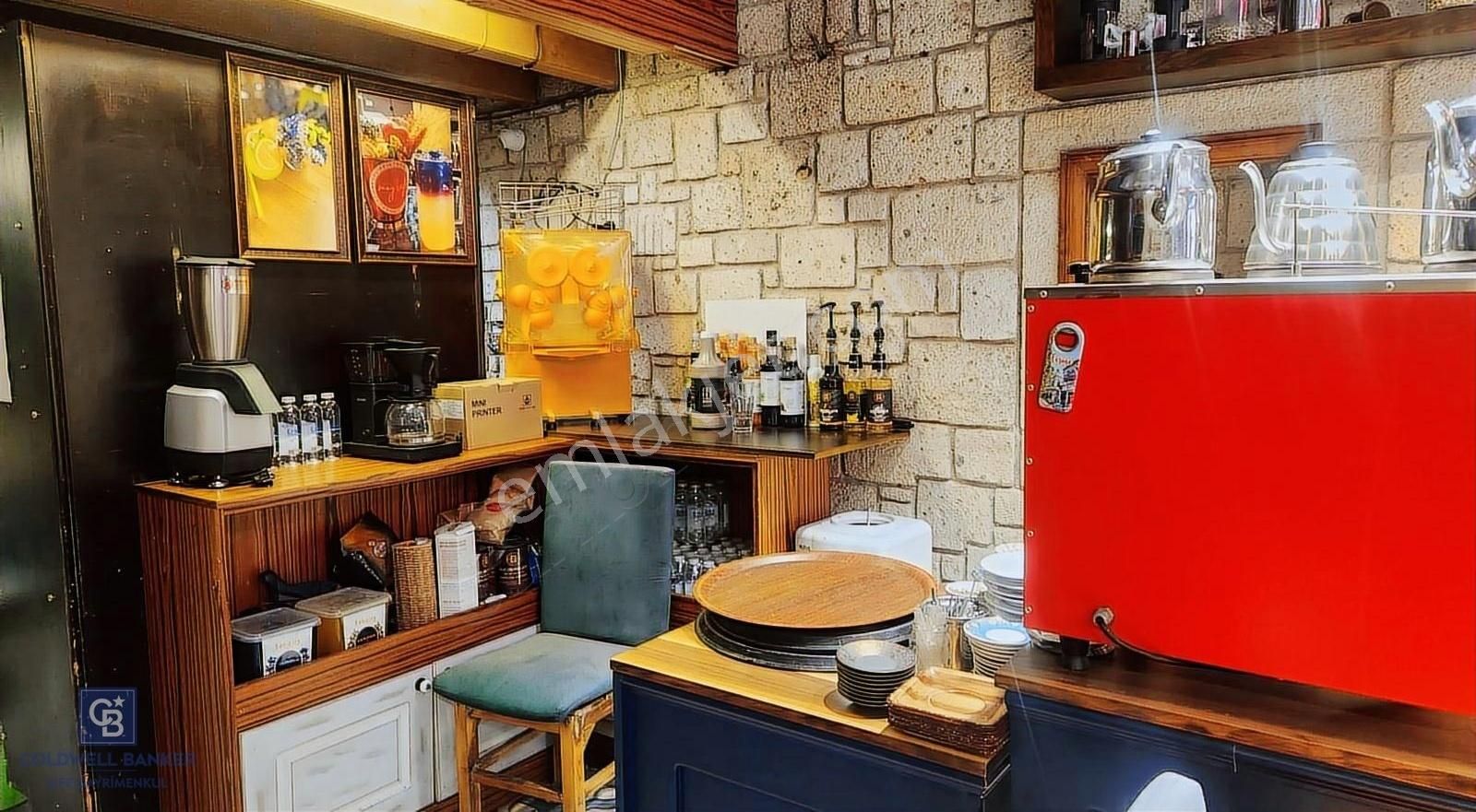 Alaçatı'da Merkezi Konumda Satılık İşyeri - Görsel 18