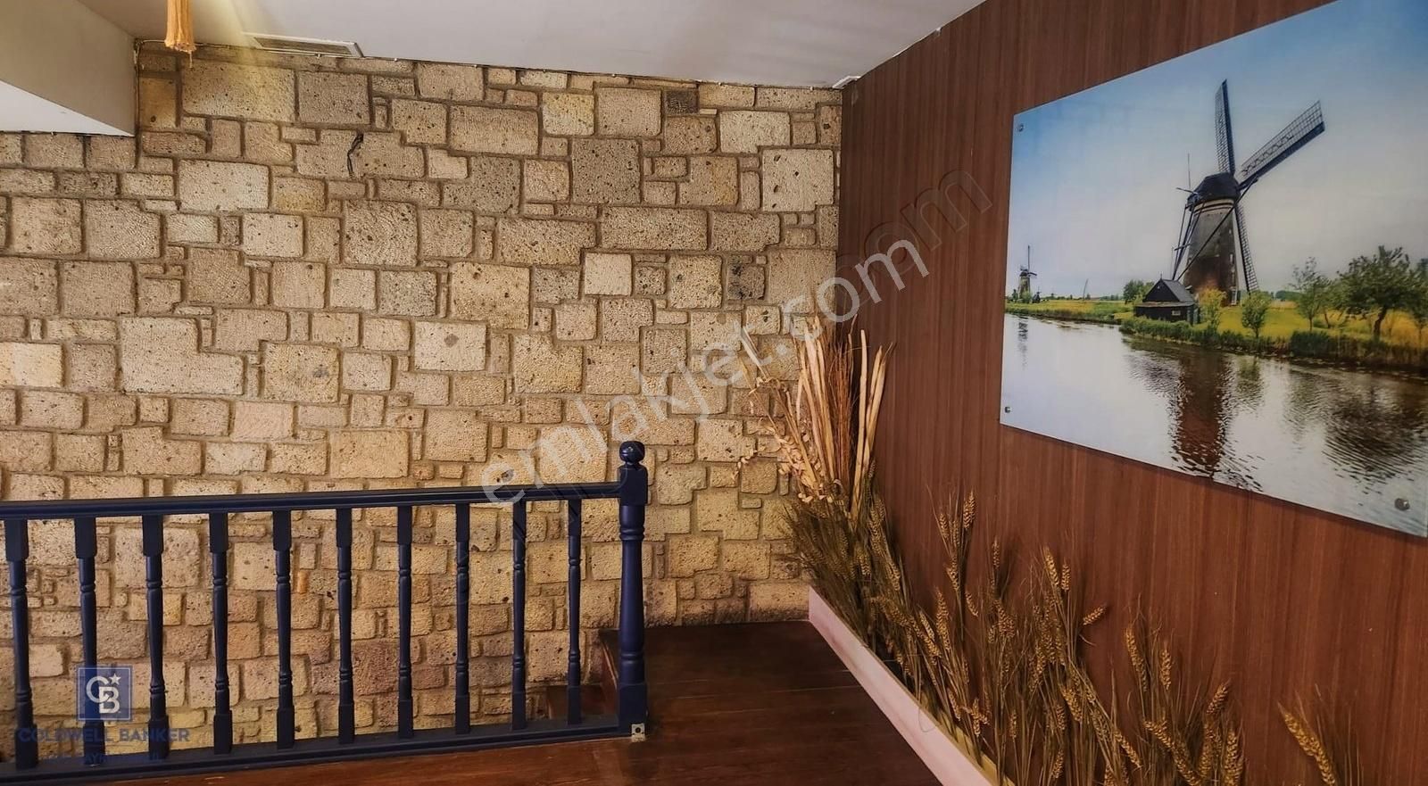 Alaçatı'da Merkezi Konumda Satılık İşyeri - Görsel 10