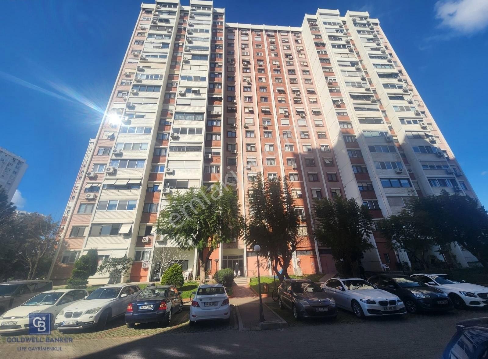 Mavişehir Selçuk Bloklarında Deniz Manzaralı Satılık 4+1 Daire