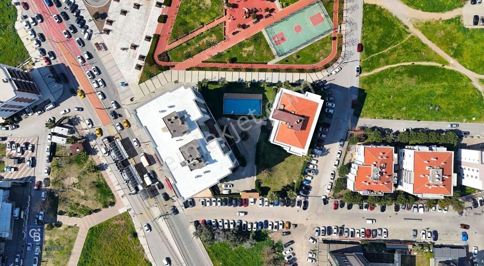 Ataşehir Ac Park Sitesi Havuz Cepheli 3+1 Satılık Köşe Daire