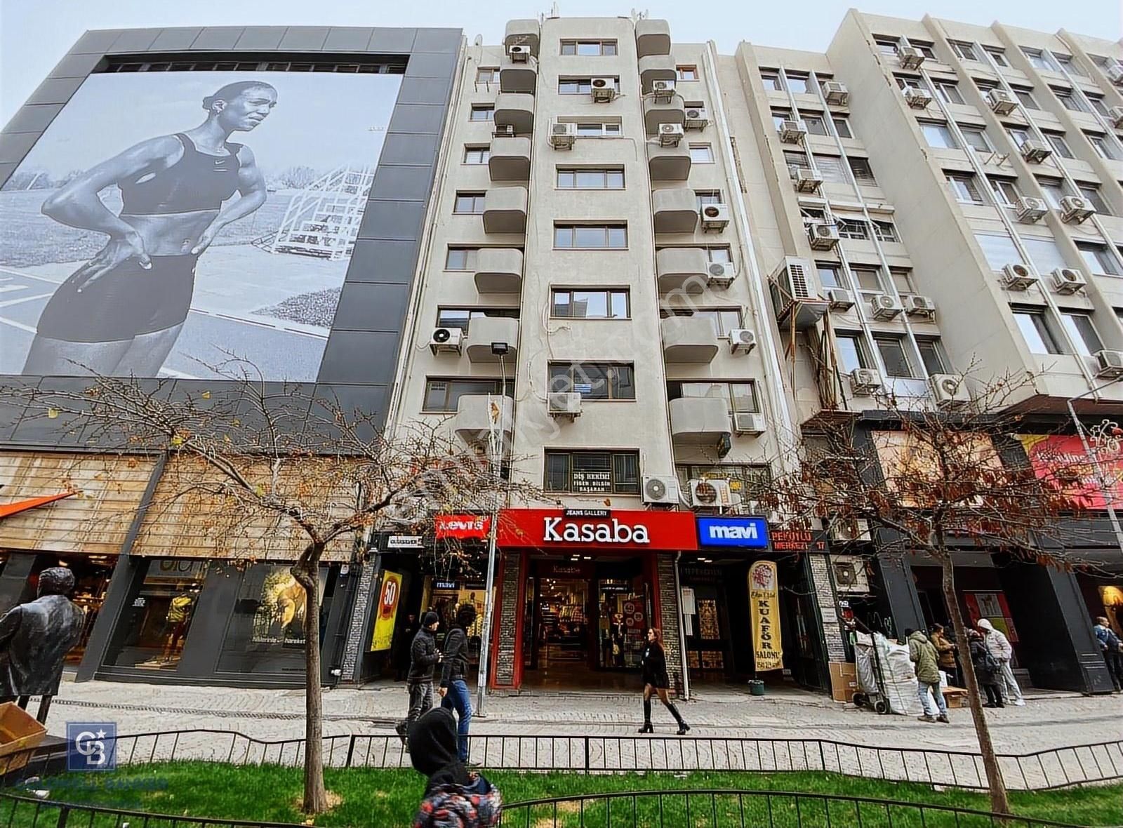 Konak Kemeraltı Merkezi Lokasyonda Satılık Dükkan