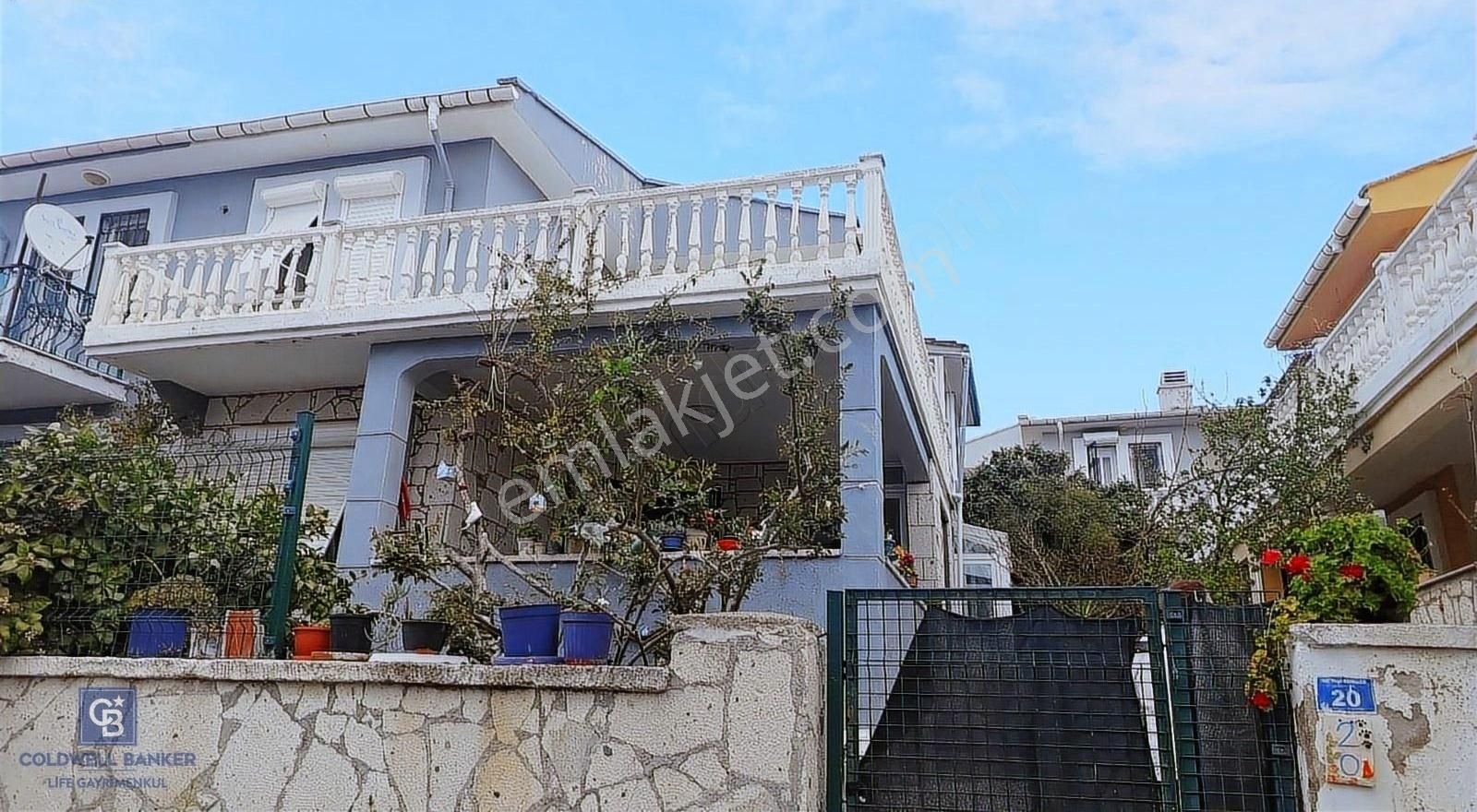 Çeşme Alaçatı Merkez De Kiralık 3+1 Bahçeli Villa