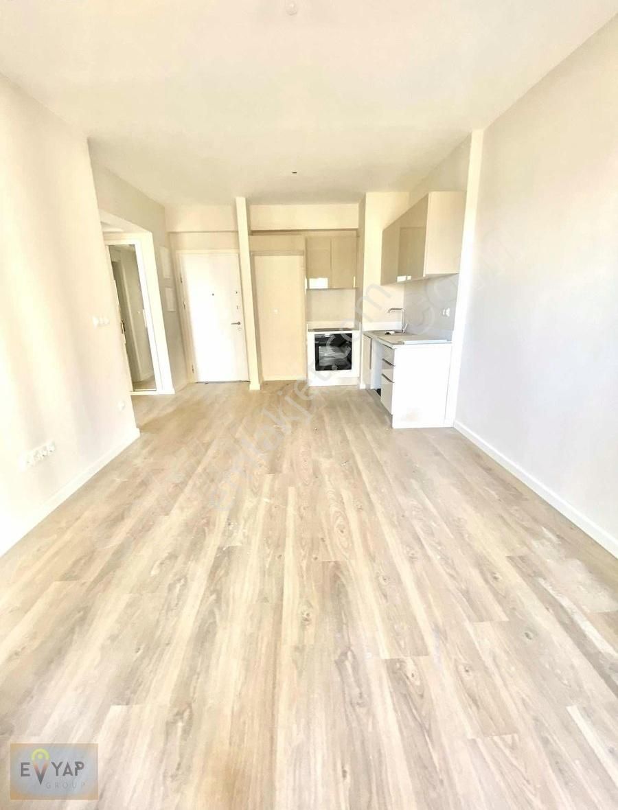 Sur Yapı'da 1+1 Deniz Manzaralı Balkonlu Kiralık Daire