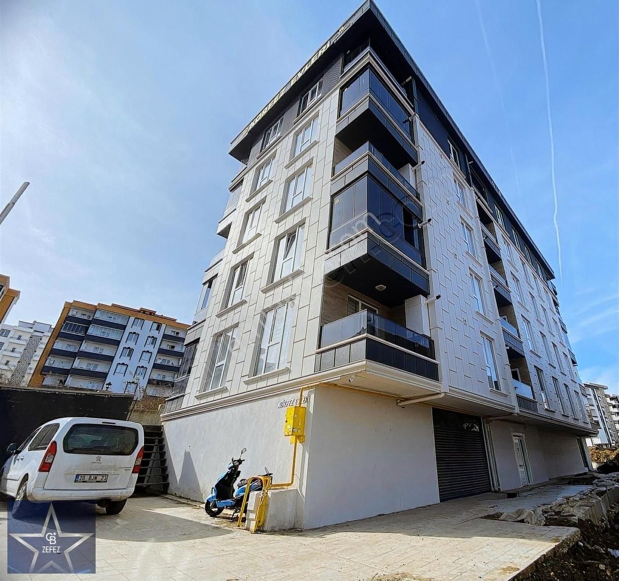Körfez Tramvay Durağına 2 Dk. Full Eşyalı Kiralık Lüks 1+1 Daire