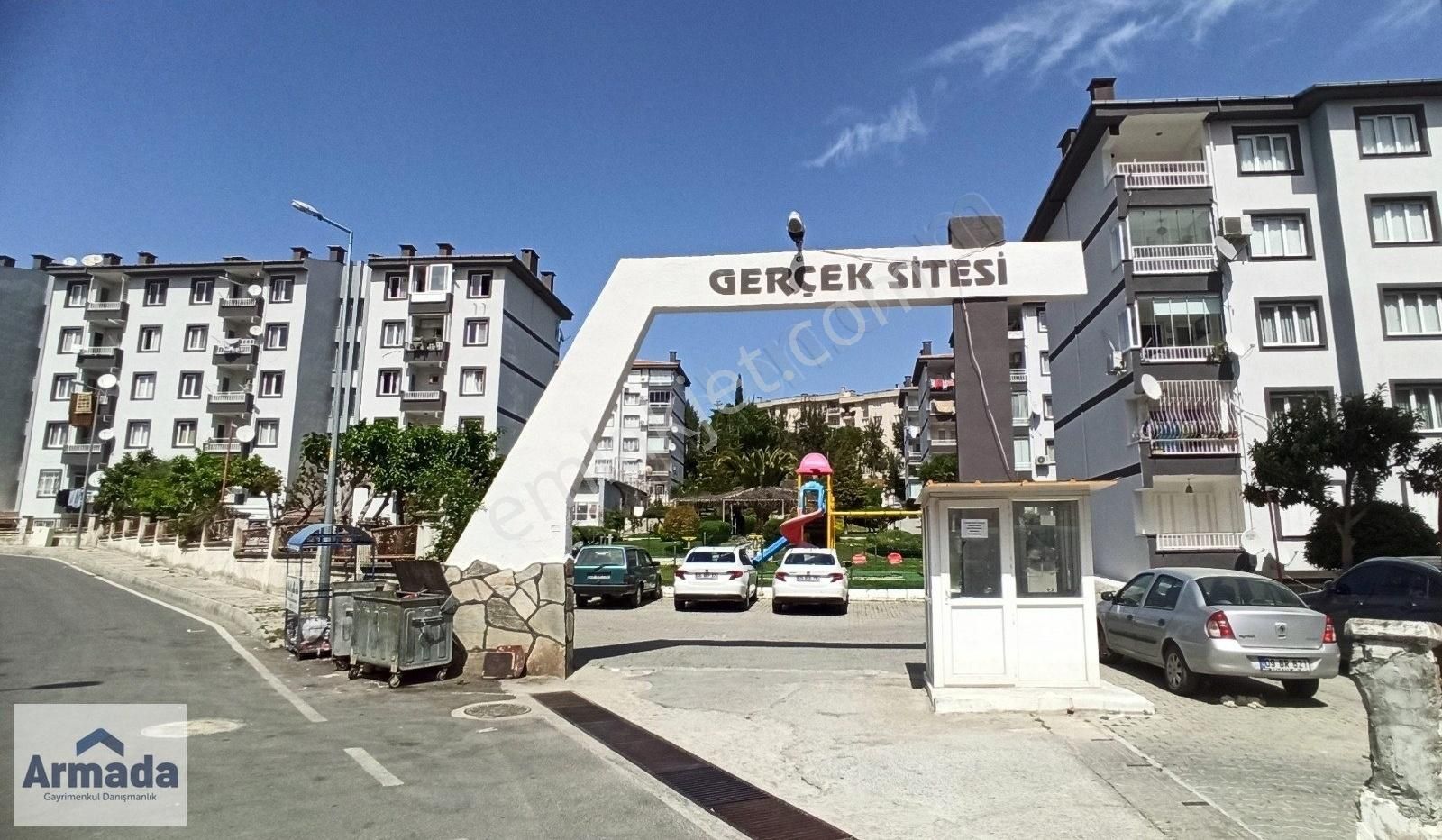 Kuşadası Kadınlar Denizi Gerçek Sitesi'nde 2+1 Satılık Daire