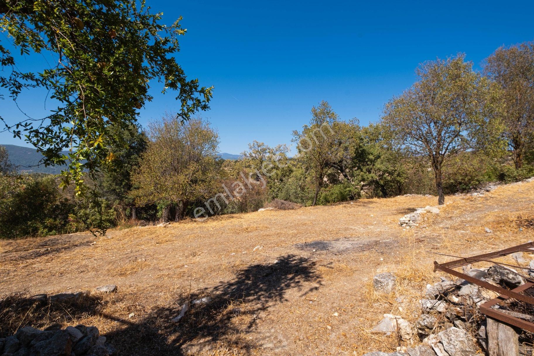Kaş Ahatlı’da Yatırım Fırsatı – 1.523 M² Arsa Üzerinde 2 Taş Ev!