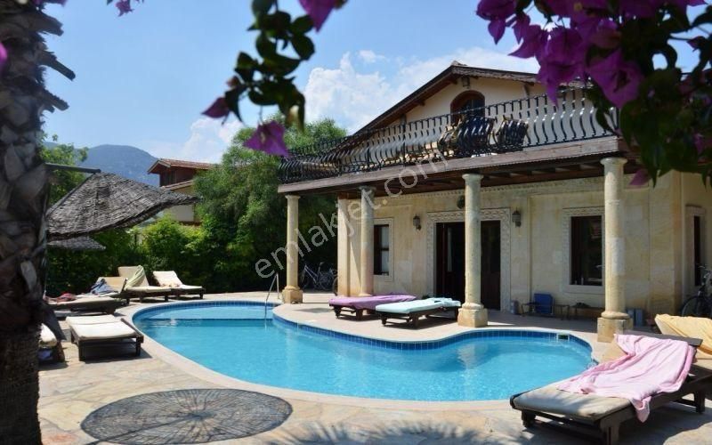 Ayvalık Cunda Da 4+2 Müst.akil Havuzlu Villa