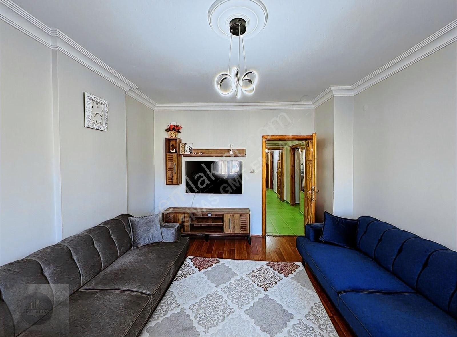 Sivas Gmt Emlak'tan M.akifersoymah Satlık Arakat 3+1/154m2 Daire