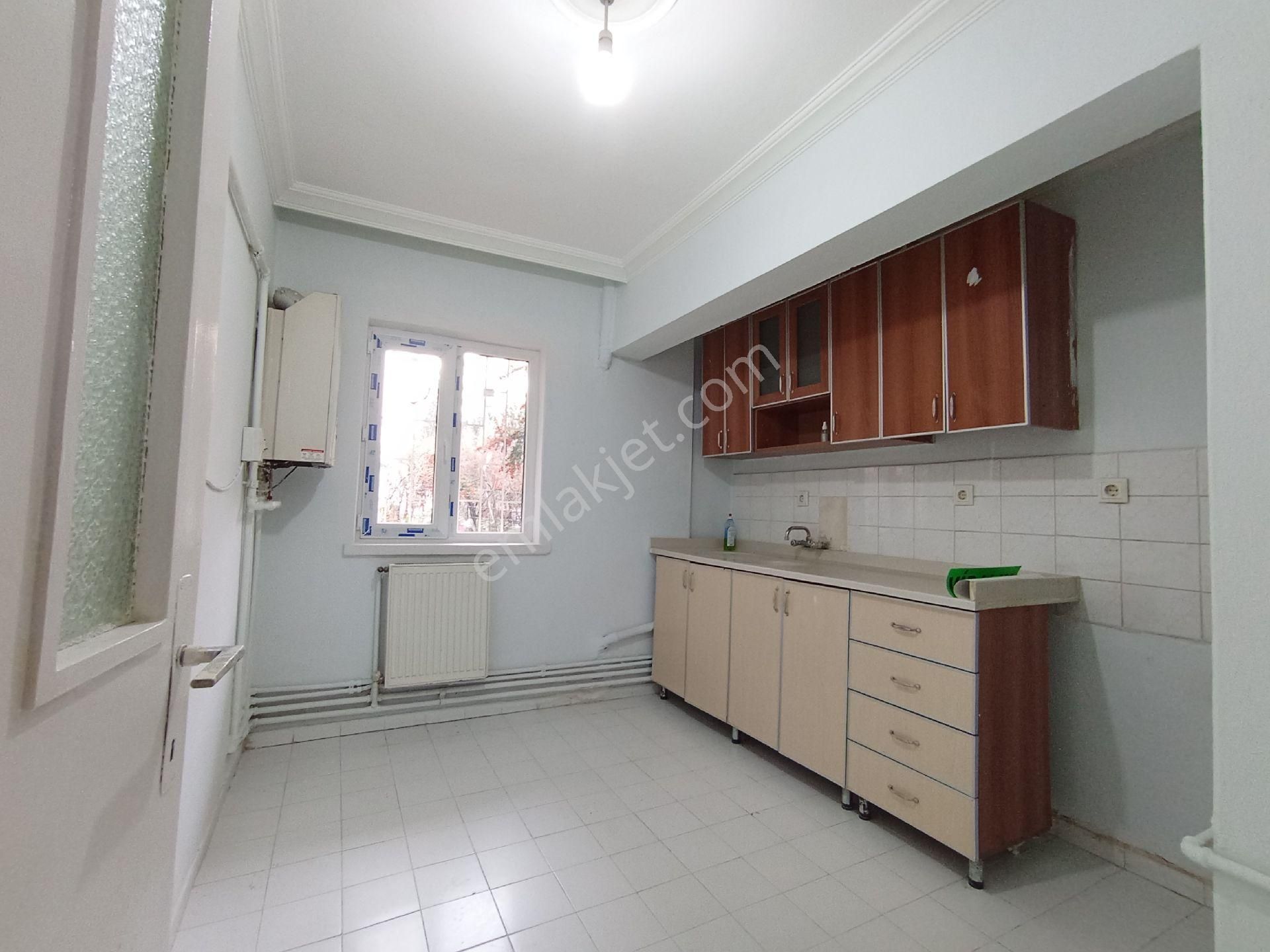 Hazer'den Etlik Şehir Has. Ve Y.beyazıt Üniv.neyürüme Mesafesinde Bakımlı 2+1 Daire