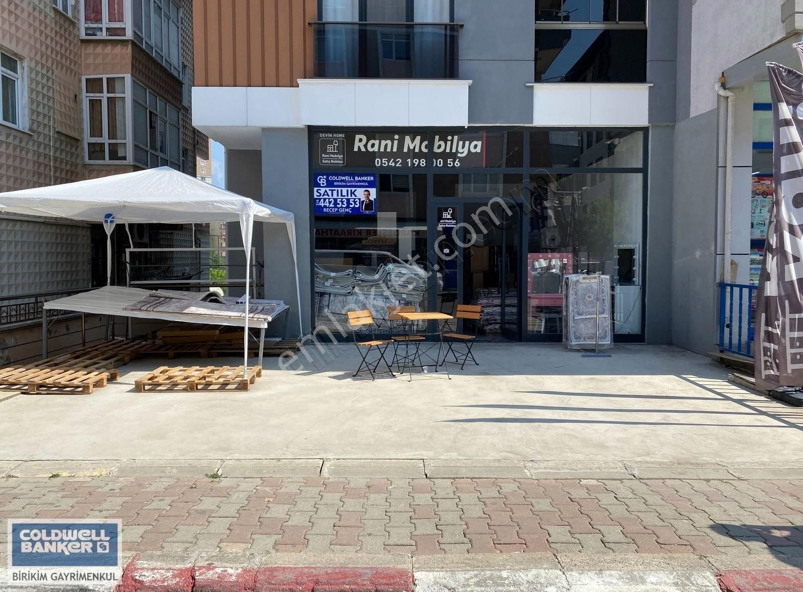 Karlıktepe'de Cadde Üzeri Hazır Kiracılı Satılık Dükkan