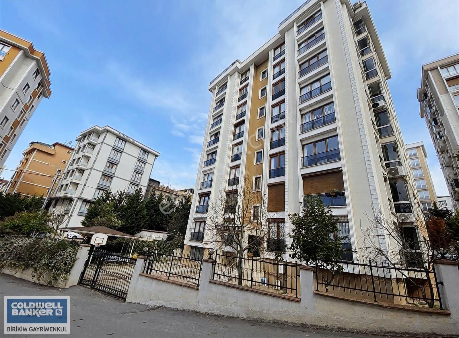 Metroya Yürüme Mesafesinde Geniş Kullanım Alanlı 4+1 Kiralık