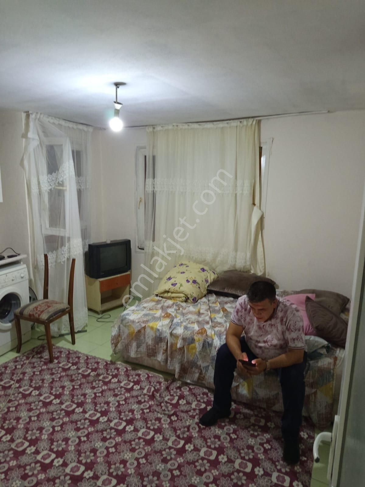 Yeşilyurt**teraslı* *1+1 Eşyalı **3kat Müstakil Ev 6,000tl