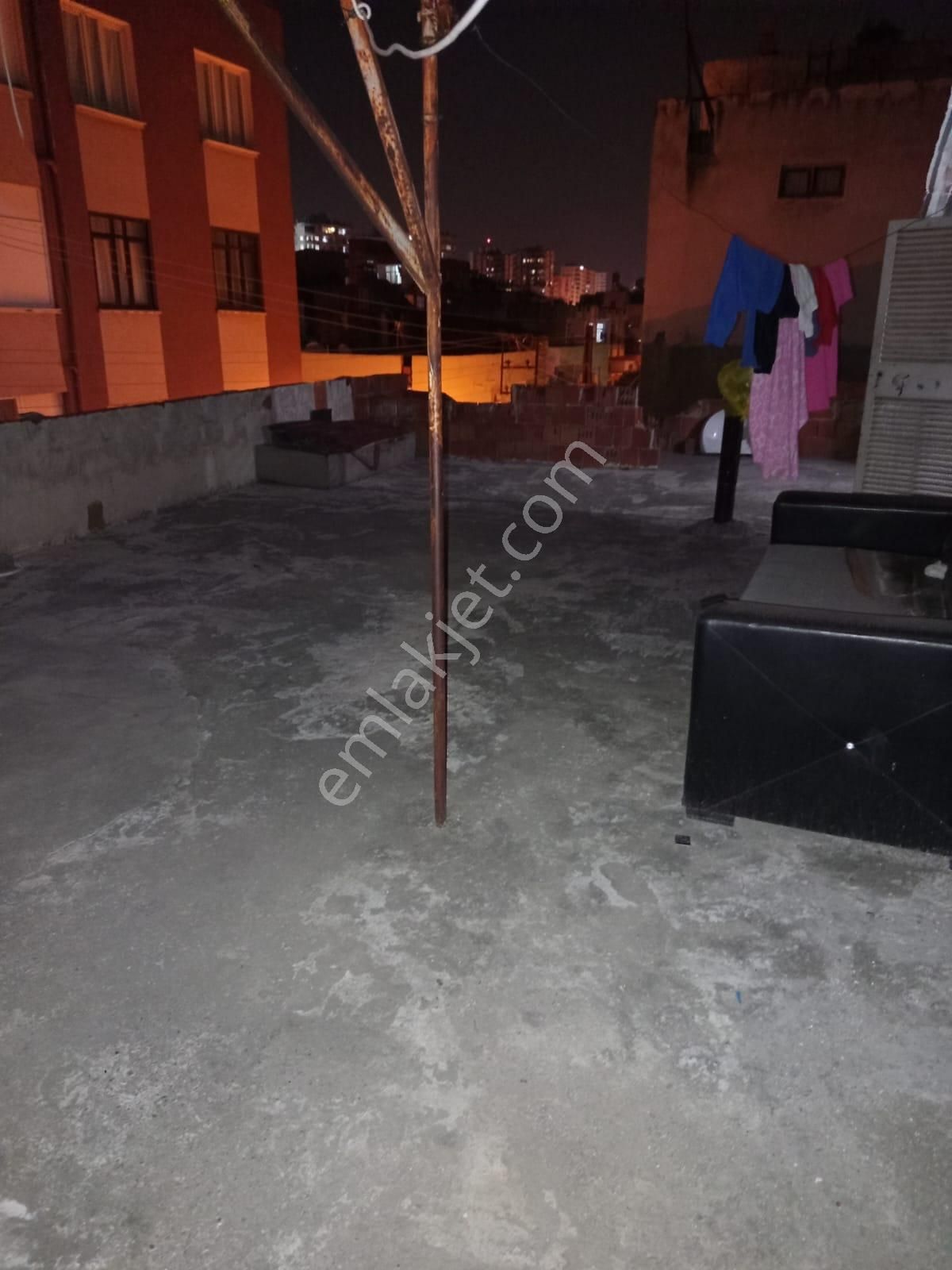Yeşilyurt**teraslı* *1+1 Eşyalı **3kat Müstakil Ev 8,000tl