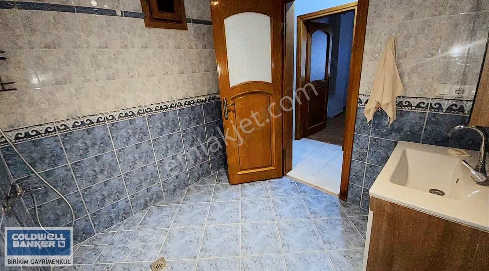 Esenkentte Merkezi Konumda Ferah Ve Manzaralı 2+1 Kiralık Daire