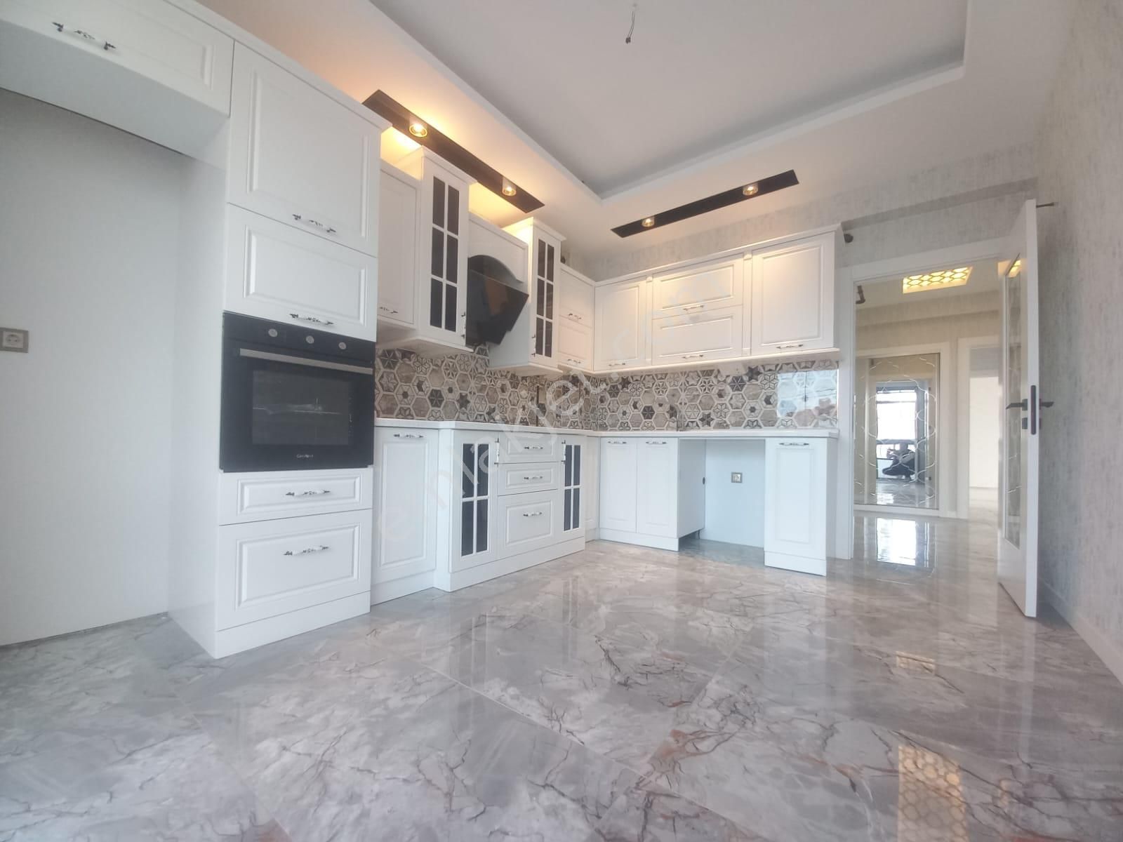 Emrah Çiftci'den Selçuklu Parsana Mah.stadyum Civarı Satılık 3+1 Sıfır Lüks Daire