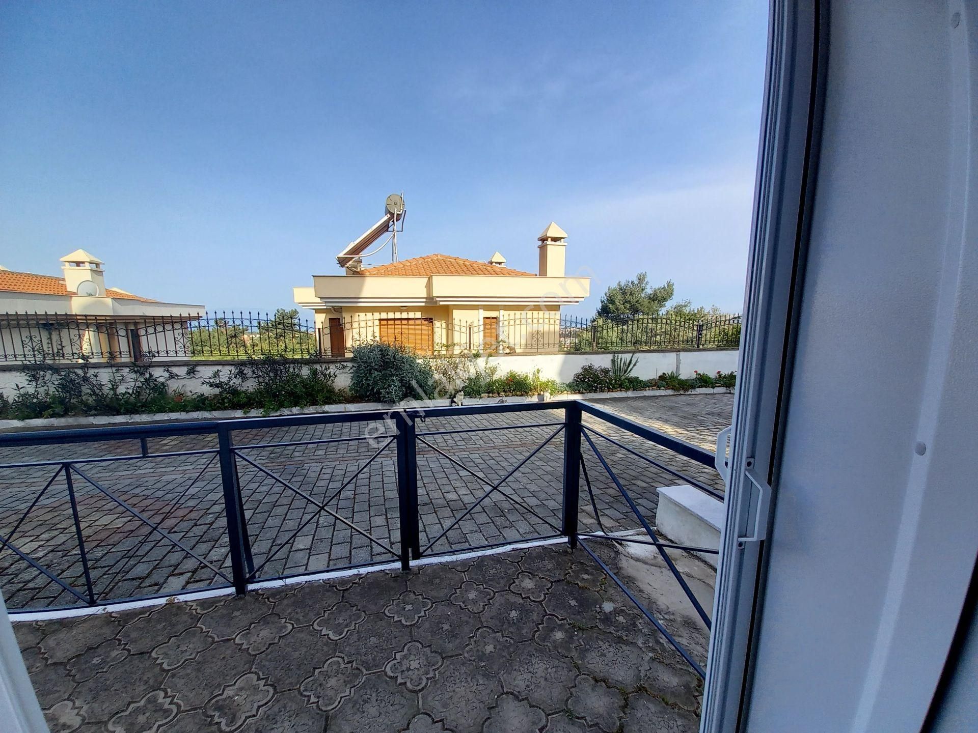 Kuşadası Karaova Mevkiin'de Tam Eşyalı Kiralık 1+1daire Havuzlu Ve Güvenlikli Plaja 1 Km Mesafede - Görsel 26