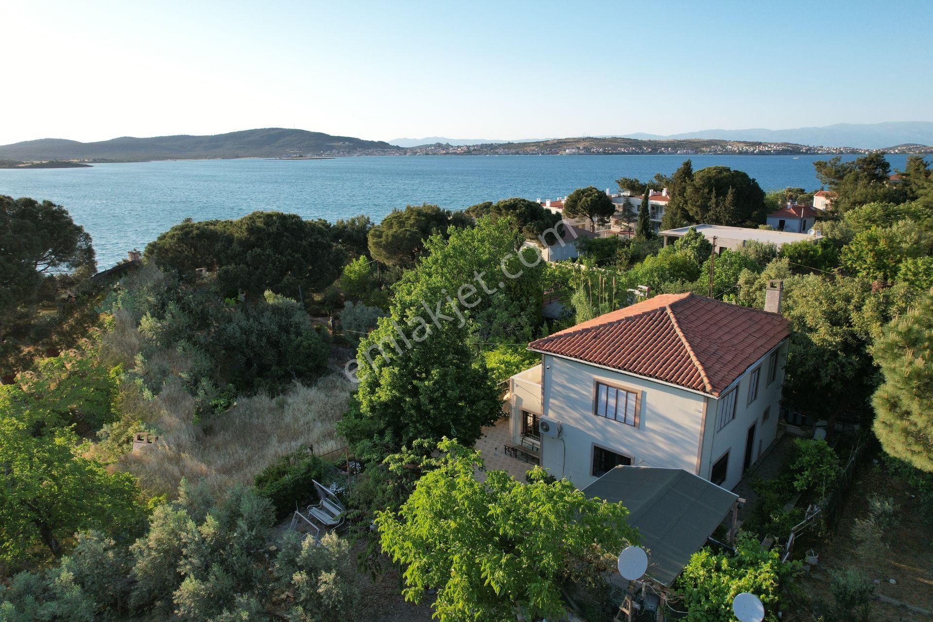 Balıkesir Ayvalık Camlık Ta Satılık Mustakil Ev.denize 90 Metre Mesafede