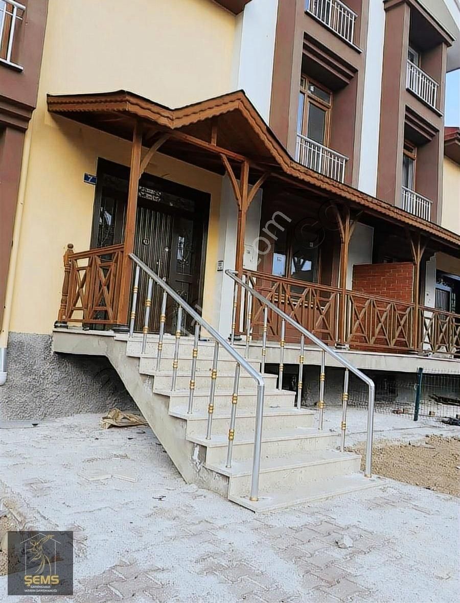 Şehir Hastanesi Yakınında Hızla Gelişen Bölgede Çok Geniş Villa