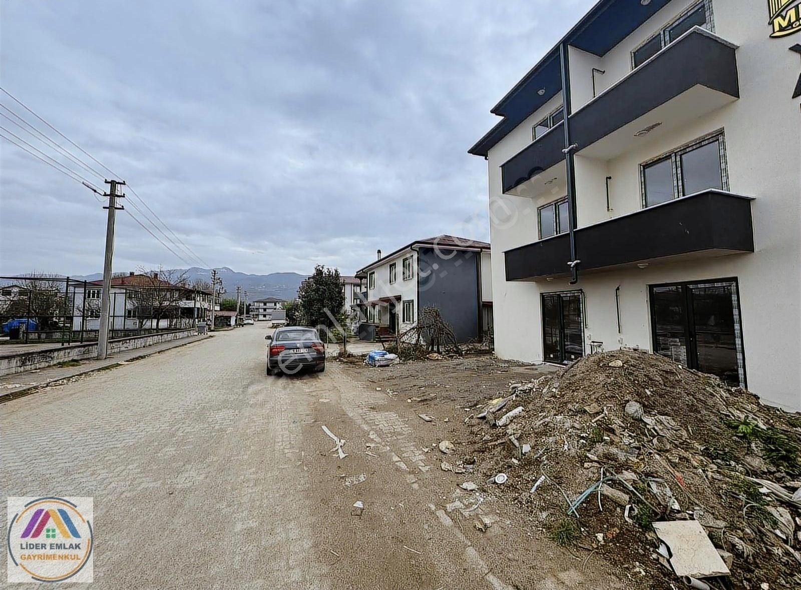 Lider Emlaktan Koridorlu Giriş Kat 52 M2 Ön Cephe 1+1 Daire