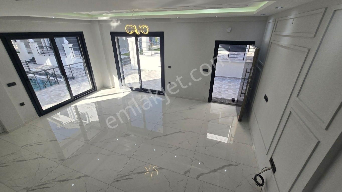 Didim Mavişehir'de Güvenlikli Sitede Havuzlu Tripleks Villa! - Görsel 20