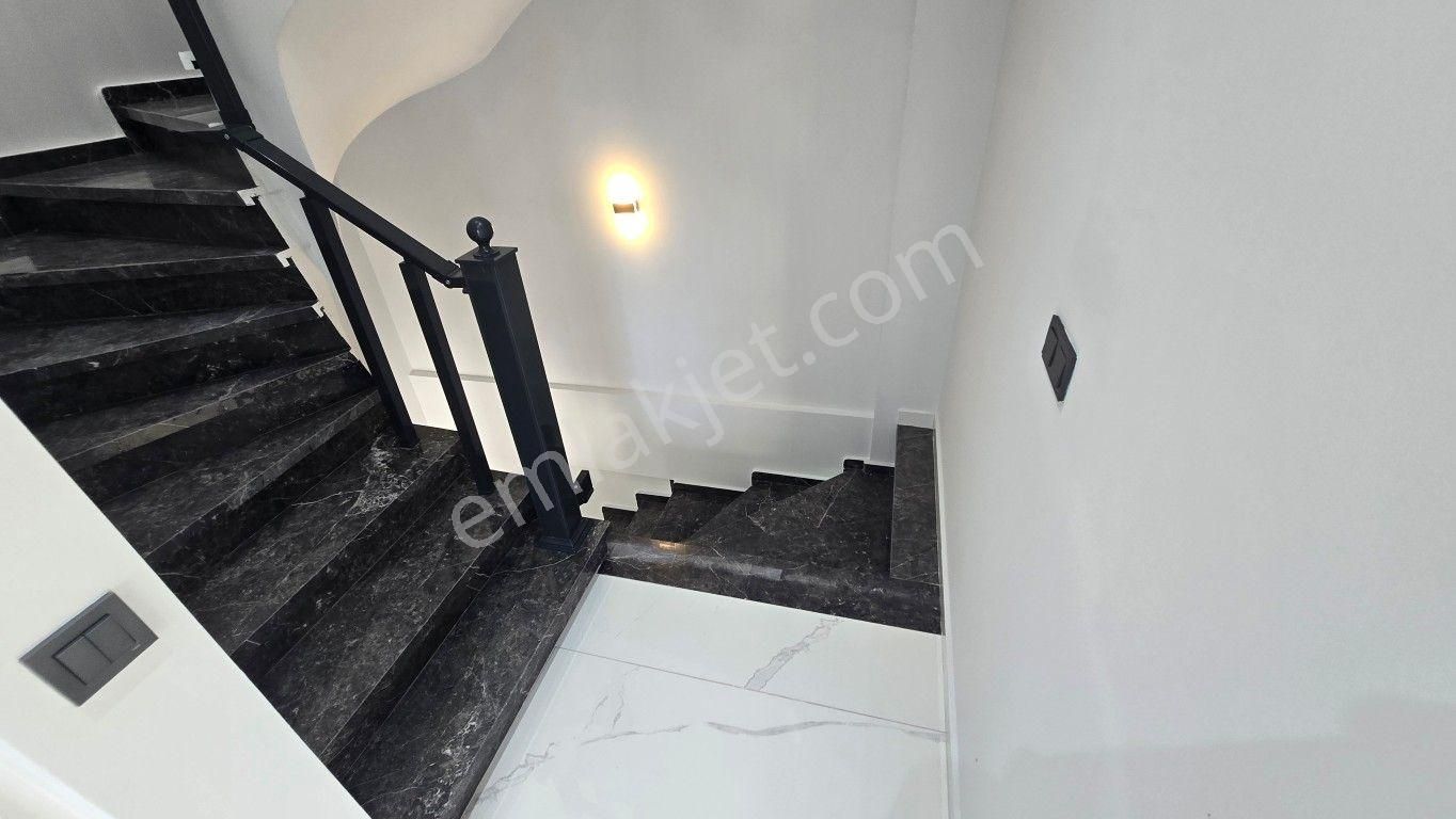 Didim Mavişehir'de Güvenlikli Sitede Havuzlu Tripleks Villa! - Görsel 19