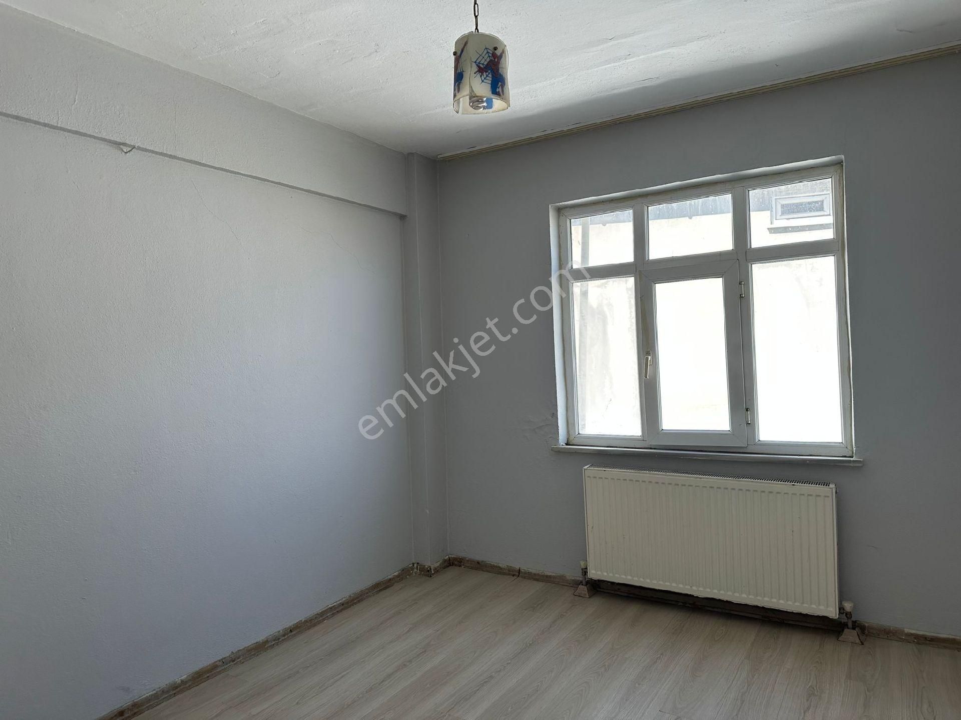 Çerkezköy Baglikta 3 Katlı Müstakil Evin Üçüncü Katı Satılık 3+1 Daire Kısa Süreli Ne 1850 - Görsel 9