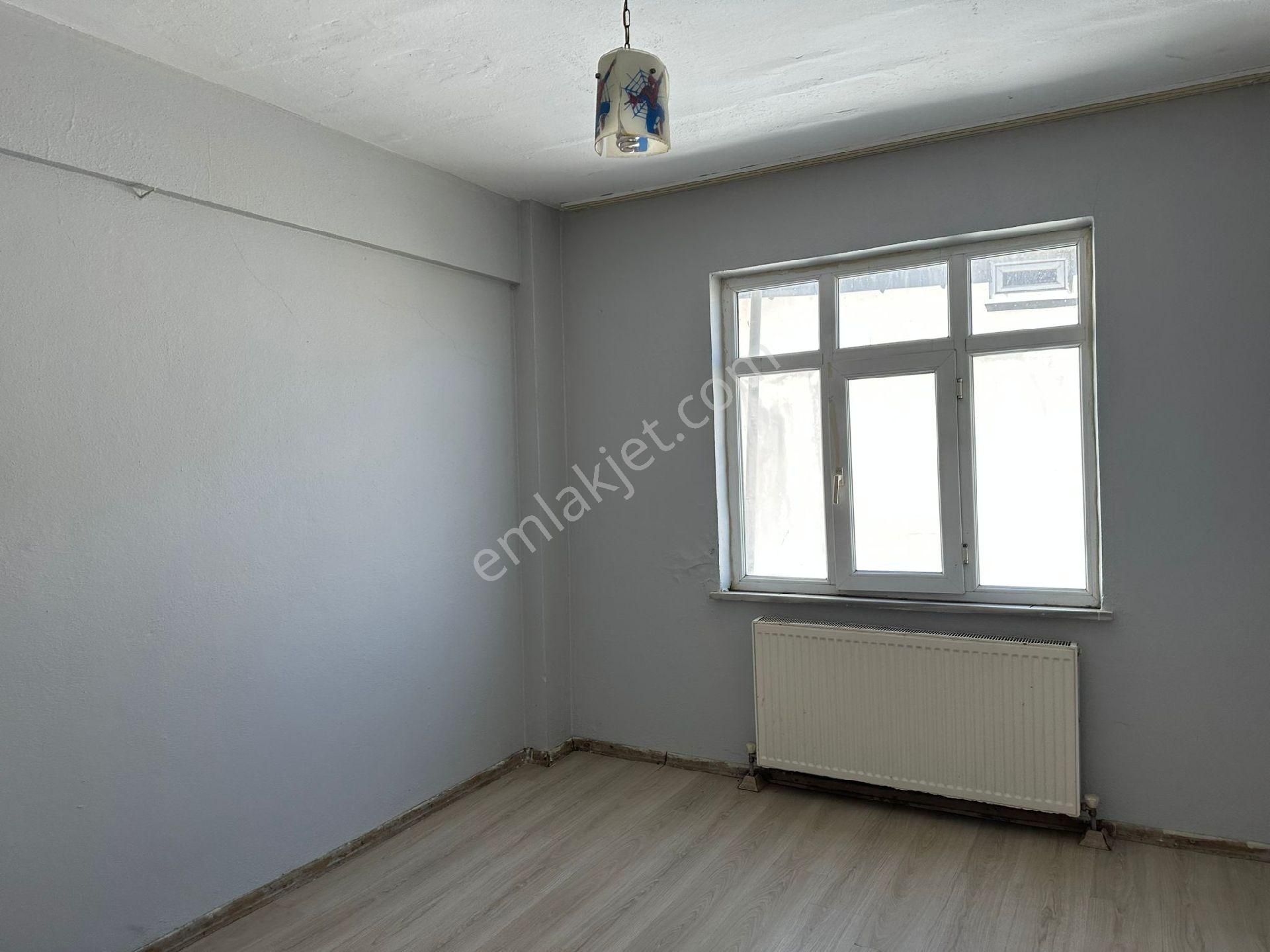 Çerkezköy Baglikta 3 Katlı Müstakil Evin Üçüncü Katı Satılık 3+1 Daire Kısa Süreli Ne 1850 - Görsel 14