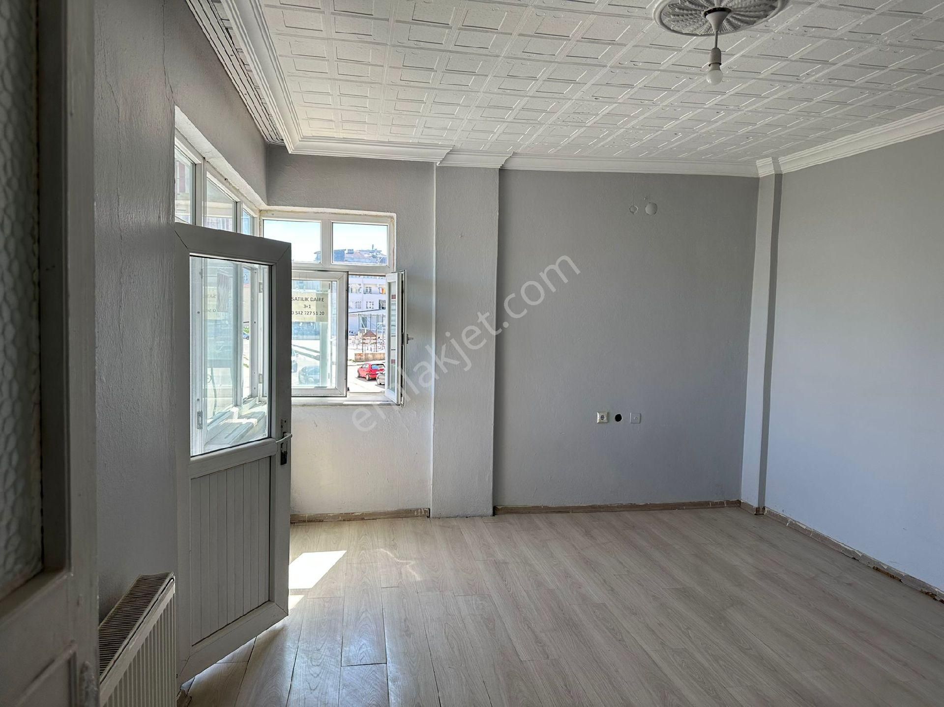 Çerkezköy Baglikta 3 Katlı Müstakil Evin Üçüncü Katı Satılık 3+1 Daire Kısa Süreli Ne 1850 - Görsel 3