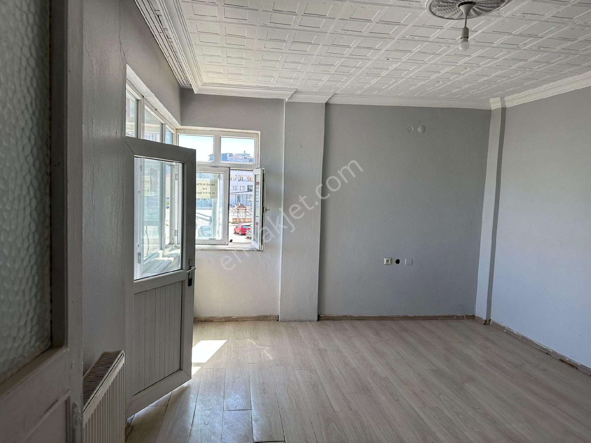 Çerkezköy Baglikta 3 Katlı Müstakil Evin Üçüncü Katı Satılık 3+1 Daire Kısa Süreli Ne 1850 - Görsel 4