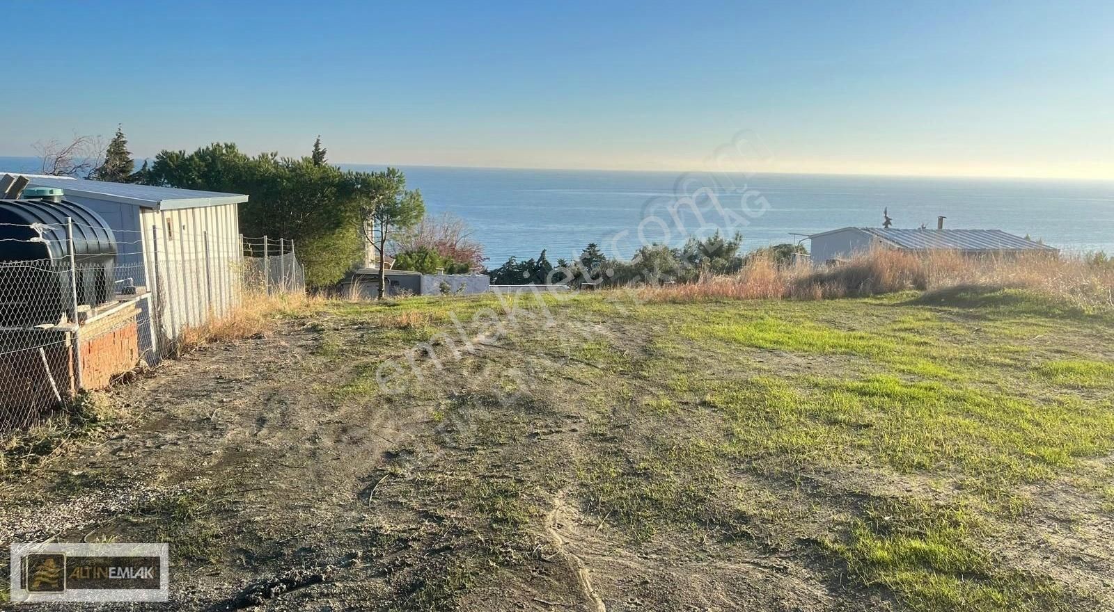 Denize 100 M Tepe Konumda Geniş Manzaraya Sahip Müstakil Arsa