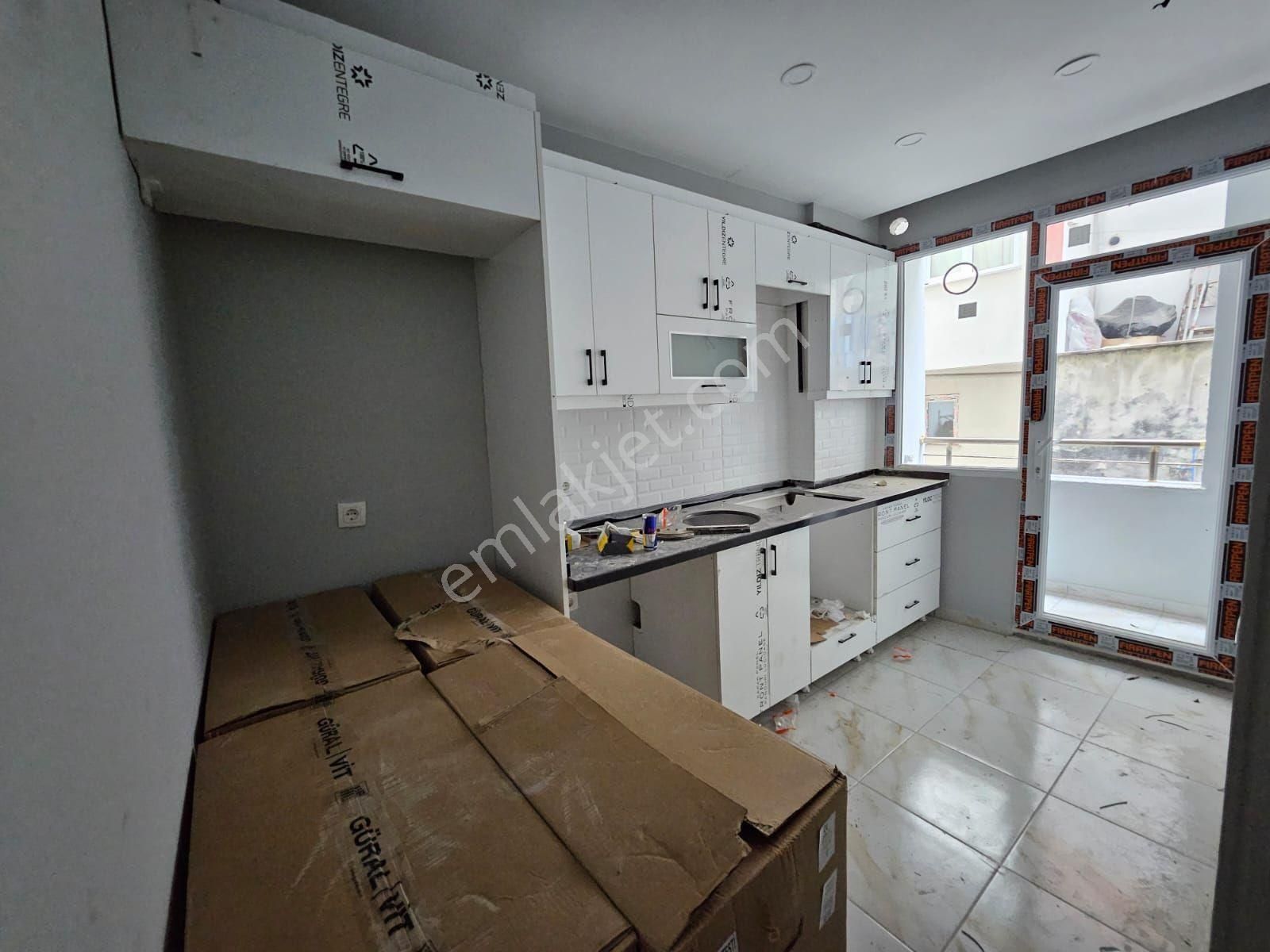 Savaş Emlak'tan Satılık 1+1 Yüksek Giriş Balkonlu Daire