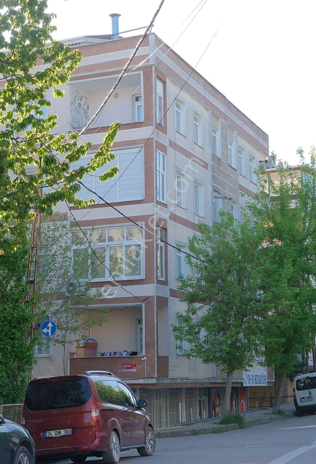 Cihangir'de 90 M2 Net Sahibinden Bakımlı Masrafsız Kelepir 3. Kat Daire