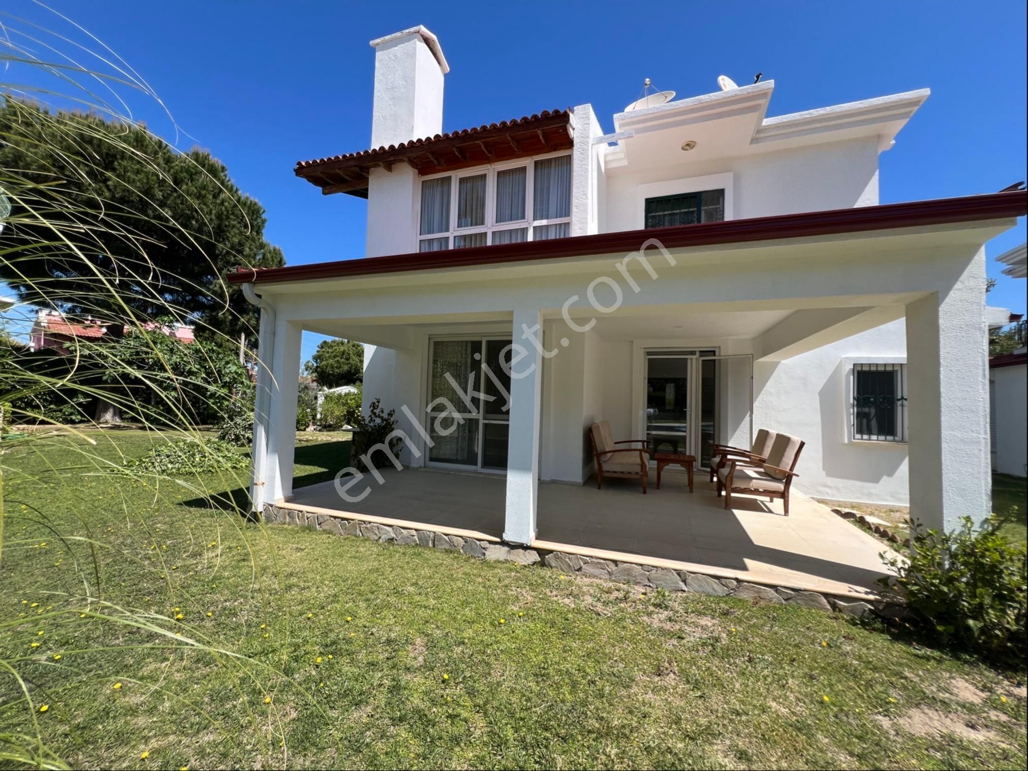 Çeşme Boyalık'ta Denize Yakın, Satılık 6+2 Site İçi Müstakil Villa