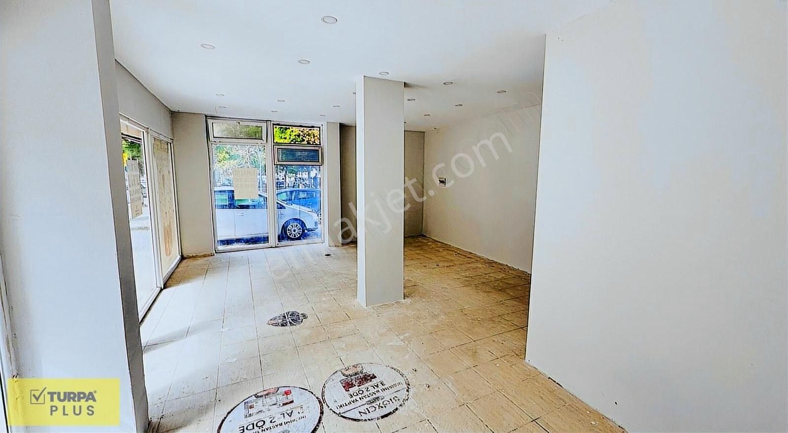 Buca Tıp Merkezi Yanında Merkezi Konumda 60 M² Kiralık Dükkan - Görsel 3