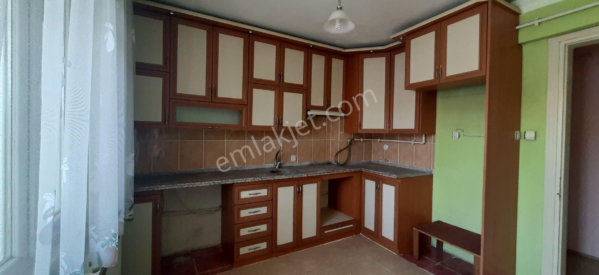 Manisa Akhisar Hürriyet Mah. Kiralık Asansörlü 4. Kat 3+1 Daire 19.000