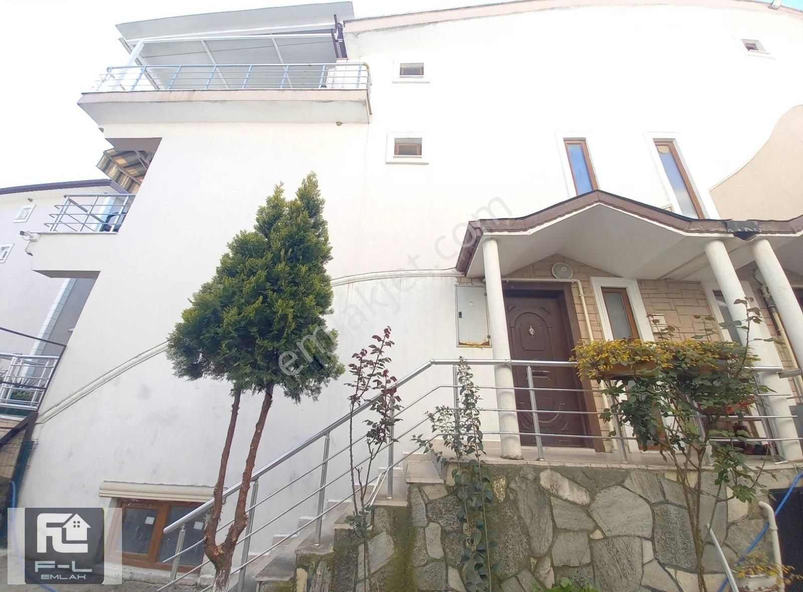 Fl Emlaktan Çınarcık Teşvikiyede Denize 200 M 2+2 Dubleks