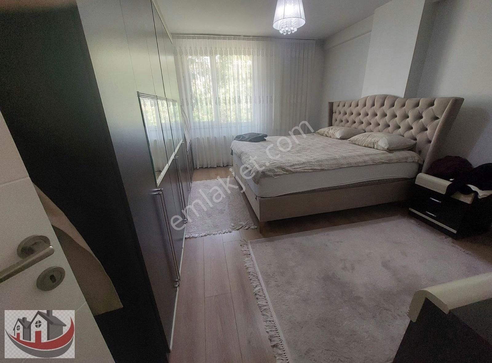 Güneyden Maltepenin Merkezinde Çarşının İçinde 3+1.120m2 Daire