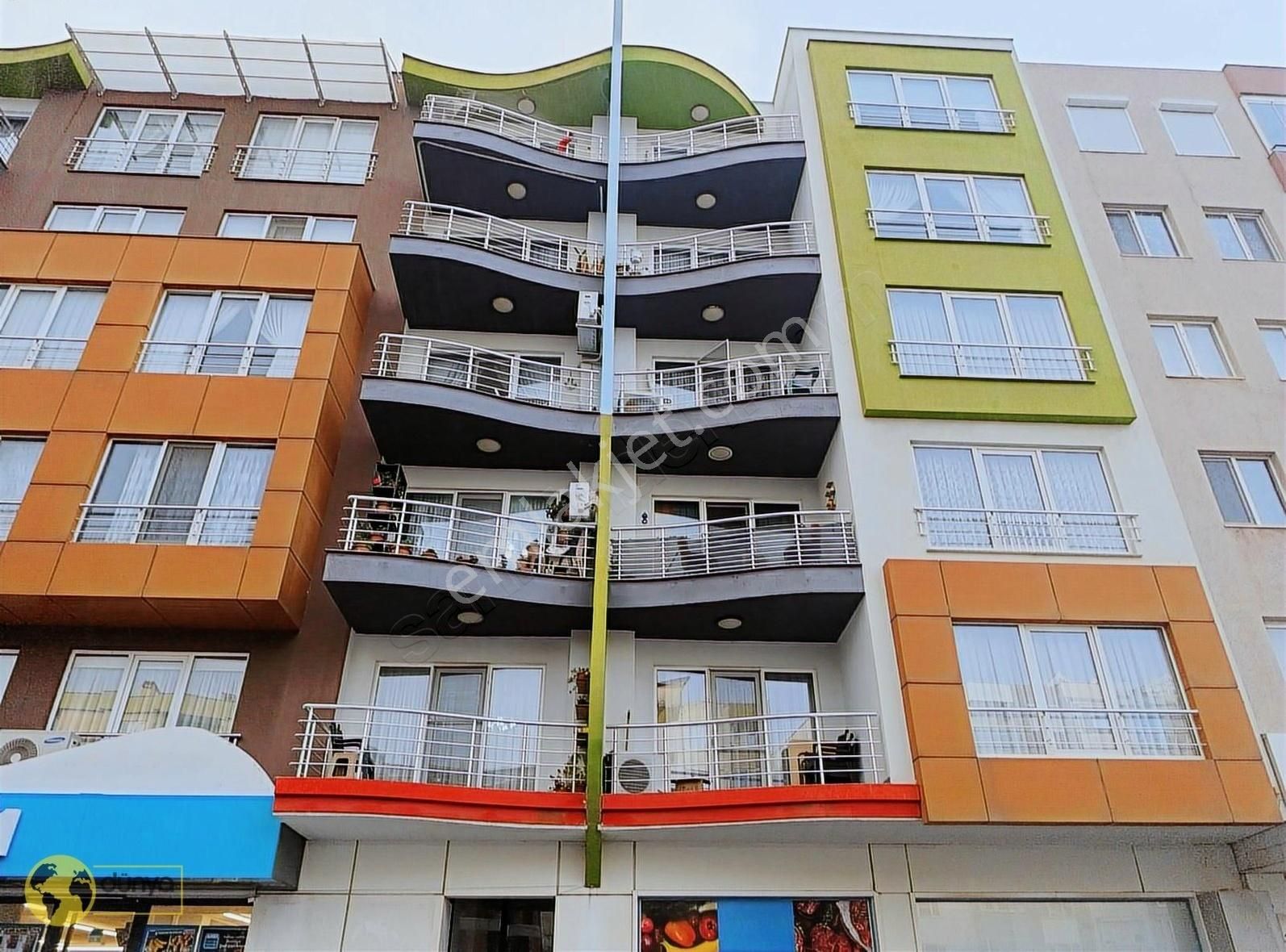 Atatürk Caddesinde, Müze Kavşağında, Geniş Ve Ferah Satılık 3+1