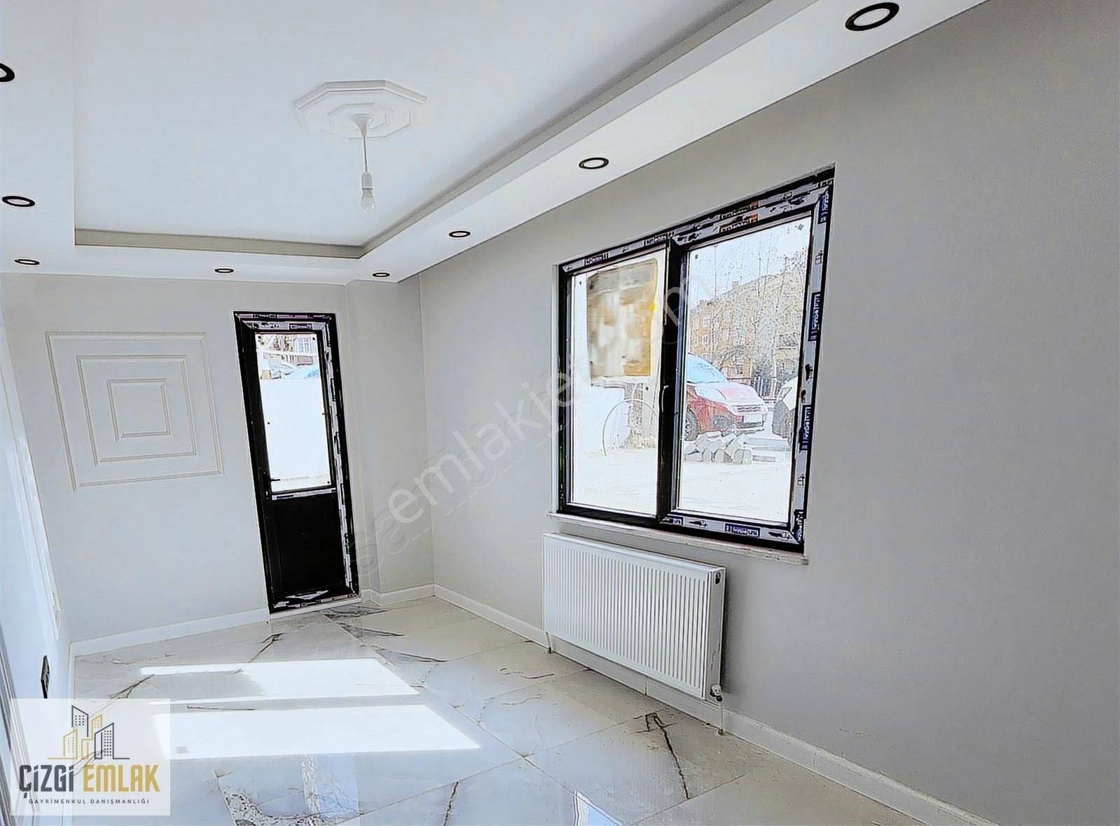 Köşklü Çeşme'de Lüks Sıfır Asansörlü 3+1 Dublex Daire