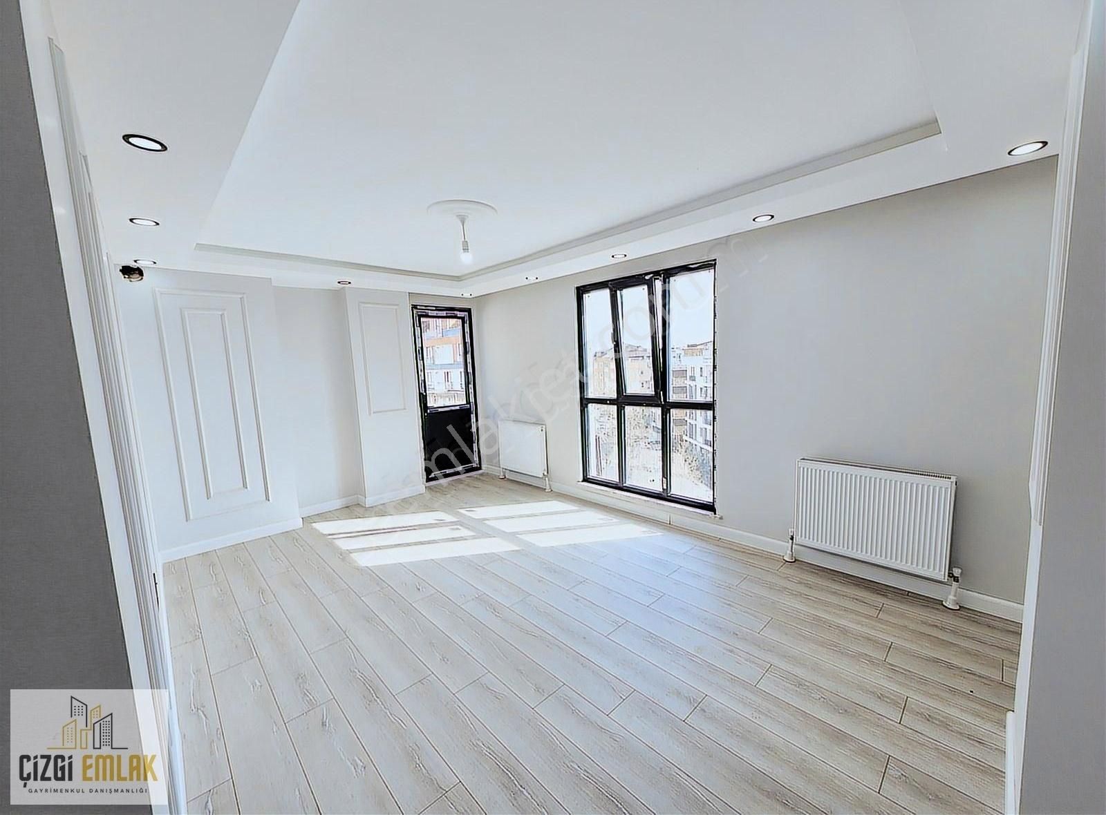 Köşklü Çeşme'de Lüks Sıfır Asansörlü 3+1 Dublex Daire